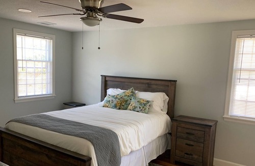 Canton House | House with 3 bedrooms / 2 bathrooms, living room, kitchen, dining room &sun room
