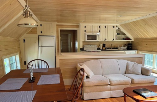New Harbor House | House with attached Apartment/Sleeps 9/2 min to beach!