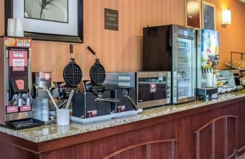 Columbus Hotel | Howard Johnson by Wyndham Columbus State Fairgrounds I-71