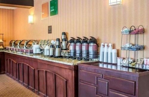 Columbus Hotel | Howard Johnson by Wyndham Columbus State Fairgrounds I-71