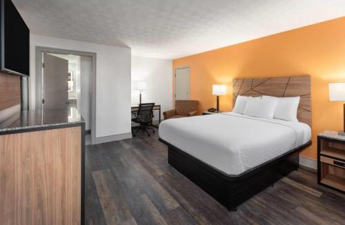 Malden Hotel | Howard Johnson by Wyndham Malden Boston Area