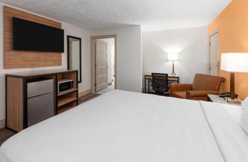 Malden Hotel | Howard Johnson by Wyndham Malden Boston Area