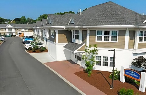 Wollaston Hotel | Howard Johnson by Wyndham Quincy/ Boston