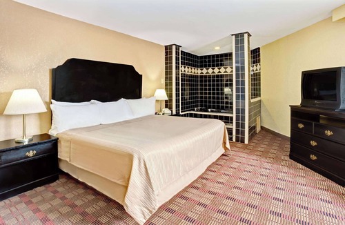 Pikesville Hotel | Howard Johnson by Wyndham Pikesville