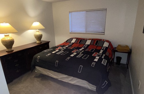 Oxford Condo | https://www.airbnb.com/h/beautiful2kingbedroomsandonesofabedonebathentireplace