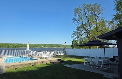Malden House | Hudson River Waterfront/HITS 2 Miles Away/Spec Views/Pool/Stars/Deck/Private