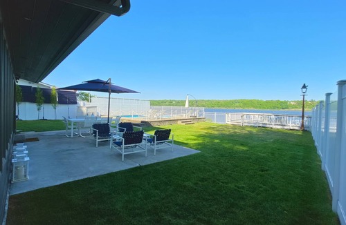 Malden House | Hudson River Waterfront/HITS 2 Miles Away/Spec Views/Pool/Stars/Deck/Private