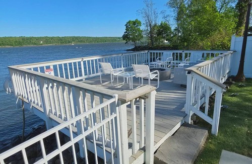 Malden House | Hudson River Waterfront/HITS 2 Miles Away/Spec Views/Pool/Stars/Deck/Private
