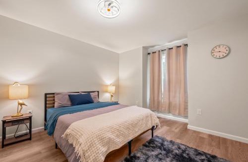 Maple Hill House | Huge 10BR Family Stay, Sleeps 20 in Bloomfield, CT