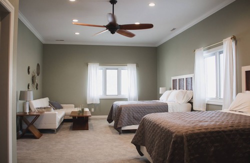 Paducah Bed & Breakfast | Huge double queen suite and bath in the luxurious Respite Bed and Breakfast!