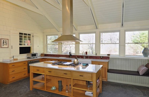 Woodstock House | HUGE KITCHEN 4 Private Acres, 7 Min to Town, AC, Fireplace - Opt. Studio addl.