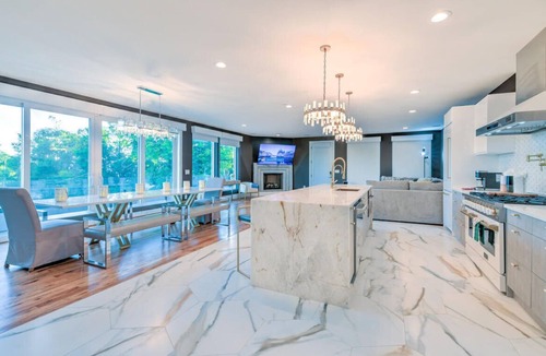 Katie Hill Neighborhood House | Huge Ultimate Lux! 16 Beds-Hot Tub & Elevator!