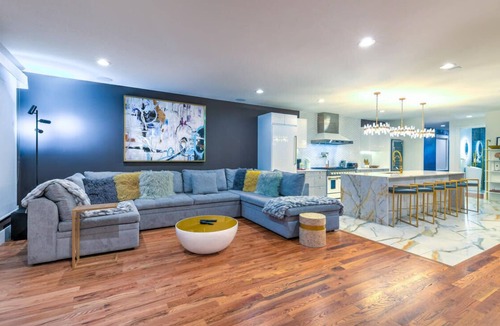 Katie Hill Neighborhood House | Huge Ultimate Lux! 16 Beds-Hot Tub & Elevator!