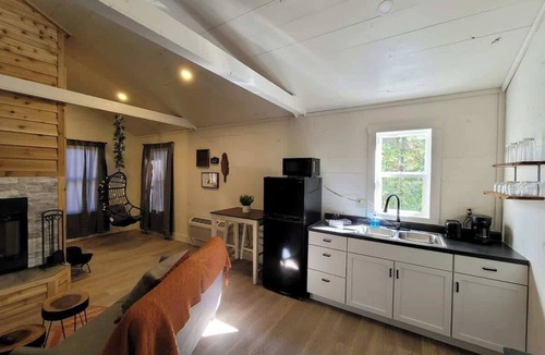 Logan Cabin | Hummingbird at Avenwood Cabins