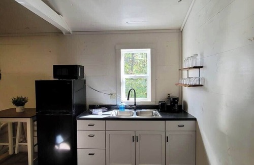 Logan Cabin | Hummingbird at Avenwood Cabins