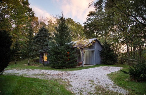 Lakeville Cottage | Hummingbird Hideaway