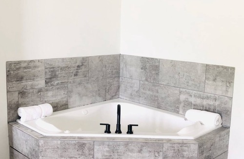 Calera Hotel | Hy-Lo Hotel