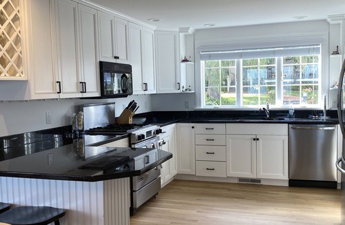 Hyannis House | Hyannis Harbor Front 3br, 3-1/2 ba with sandy beach.