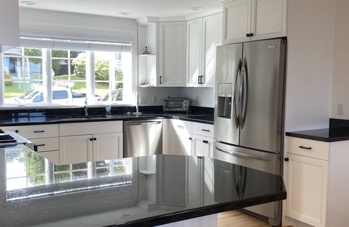 Hyannis House | Hyannis Harbor Front 3br, 3-1/2 ba with sandy beach.