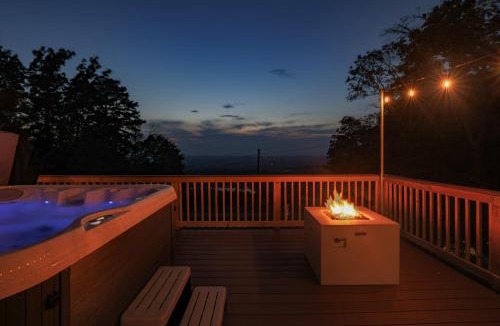 Kabletown Ski Chalet | Iconic Chalet with Sauna, Hot Tub, Fire Pit, Plunge