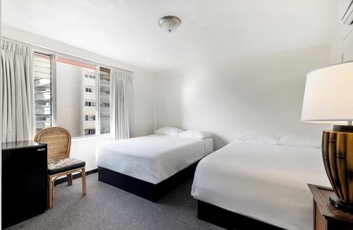 Waikiki Hotel | Iconic Pink Waikiki Retreat | 2 Blocks to Sandy Shores | Private Lanai, Pool