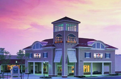 Foxboro Hotel | Ideal Location! Near Gillette Stadium, Offers FREE Parking Plus FREE Breakfast!