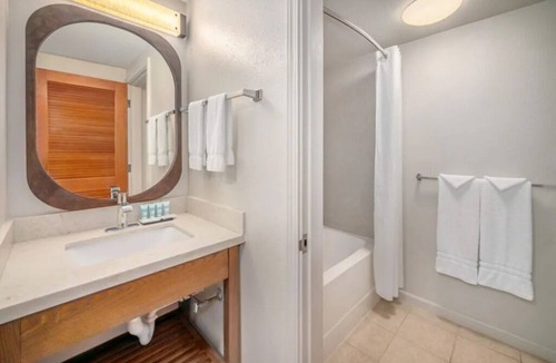 Kahului Hotel | Ideal Mix of Comfort and Value! 4 Comfortable Units, Outdoor Pool, Oceanfront!