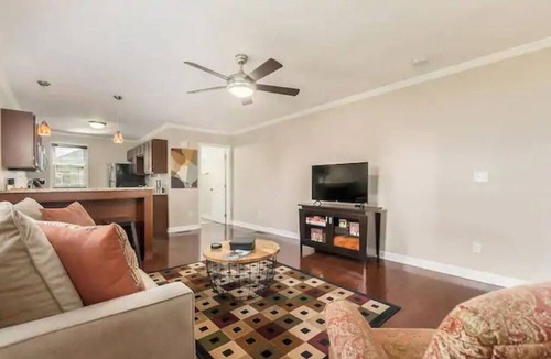 Short North Condo | Ideally Located 1 Bdrm Stay | Parking & Laundry