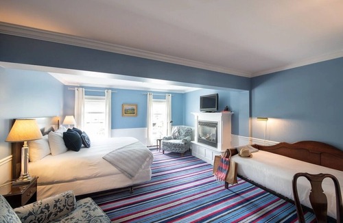 Kennebunkport Hotel | Idyllic Hilltop Retreat in Historic Hotel | Room w/Fireplace & Free Breakfast