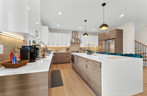 South Side House | II Home in Boston with, Arcade, Parking,Game Room,EV, 6BR 5.5Bath
