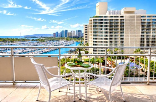 Waikiki Apartment | Ilikai Hotel Ocean View 1-Bedroom Sleeps 4 ILK-937 by KBM
