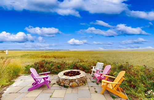 Pine Point House | Immaculate Beachfront Retreat with Chef’s Kitchen, Ocean Vistas & Firepit