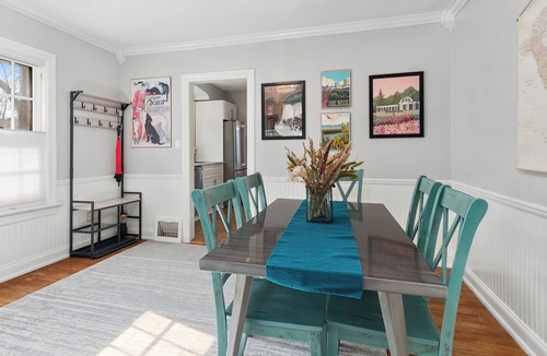 Fort Wayne Apartment | Immaculate-Central-Parking-Gardens-Dining-Cafés