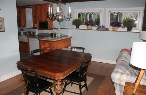 Winchester House | Immaculate Year-Round Lakefront-Charming cottage, swimming, boating, central air