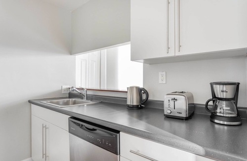 Lower Mills Apartment | Impeccable Dorchester Lower Mills 2BR w/Gym & W/D, by Blueground
