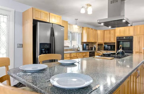Weare House | Impressive, 4 Bedroom Waterfront Home, King Suite