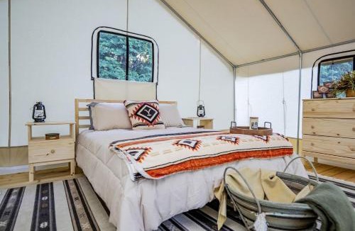 Cassville Other | Impressive Glamping Tented Cabin in Cassville, Missouri