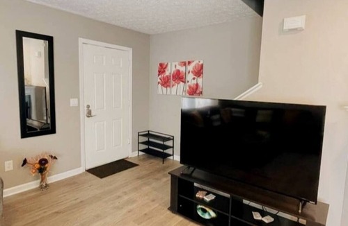 Lincoln Village House | Independent 4 Bedroom House Near Columbus Downtown/OSU