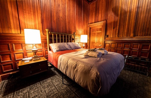 South Side Flats Hotel | Independent hotel in historic building walking distance from the city