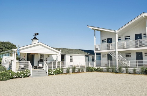 Montauk Hotel | Indulge In An Unforgettable Getaway Experience! 4 Relaxing Units, Free Parking