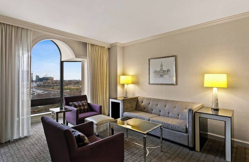 Downtown Baltimore Hotel | Indulge in Home-Like Comfort! Near B&O Railroad Museum, Pets are Allowed Here
