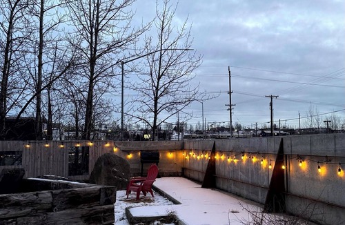 Government Hill Apartment | Industrial Designed near Downtown Anchorage 800+sf
