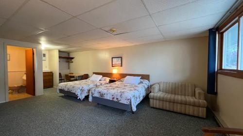 York Beach Hotel | Inn Between the Beaches & Villager