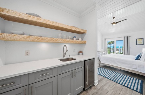 Pass-a-Grille Hotel | Inn on the Beach - 18+ only