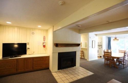 Waterville Valley House | Inns of Waterville Valley 101 Two Bedroom Unit at Inns of Waterville Valley