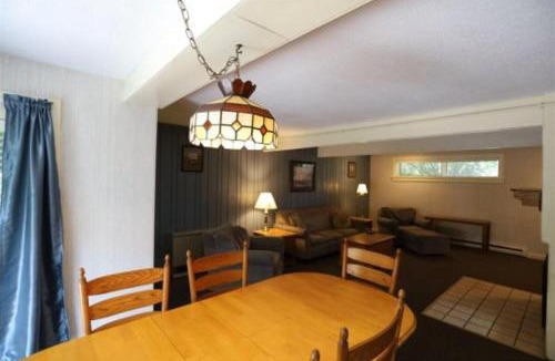 Waterville Valley House | Inns of Waterville Valley 101 Two Bedroom Unit at Inns of Waterville Valley