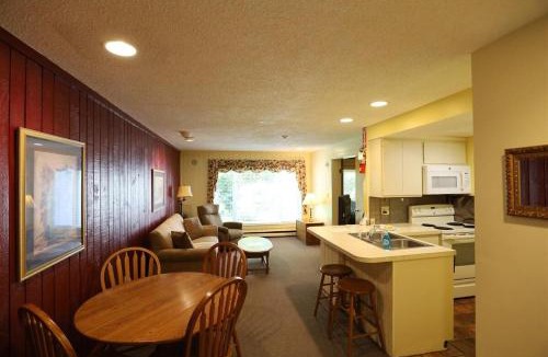 Waterville Valley House | Inns of Waterville Valley 106 One Bedroom Garden Level Unit at Inns of WV