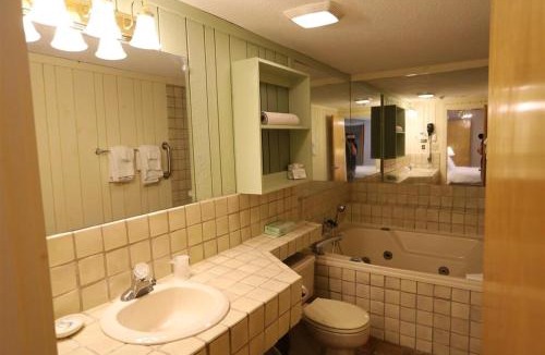 Waterville Valley House | Inns of Waterville Valley 106 One Bedroom Garden Level Unit at Inns of WV