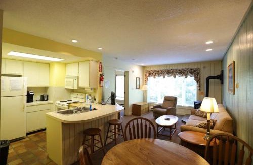 Waterville Valley House | Inns of Waterville Valley 305 One Bedroom Unit at Inns of Waterville Valley