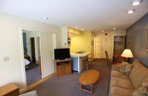 Waterville Valley House | Inns of Waterville Valley 205 One Bedroom Unit at Inns of Waterville Valley